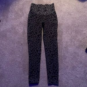 Leopard print leggings, butt lift